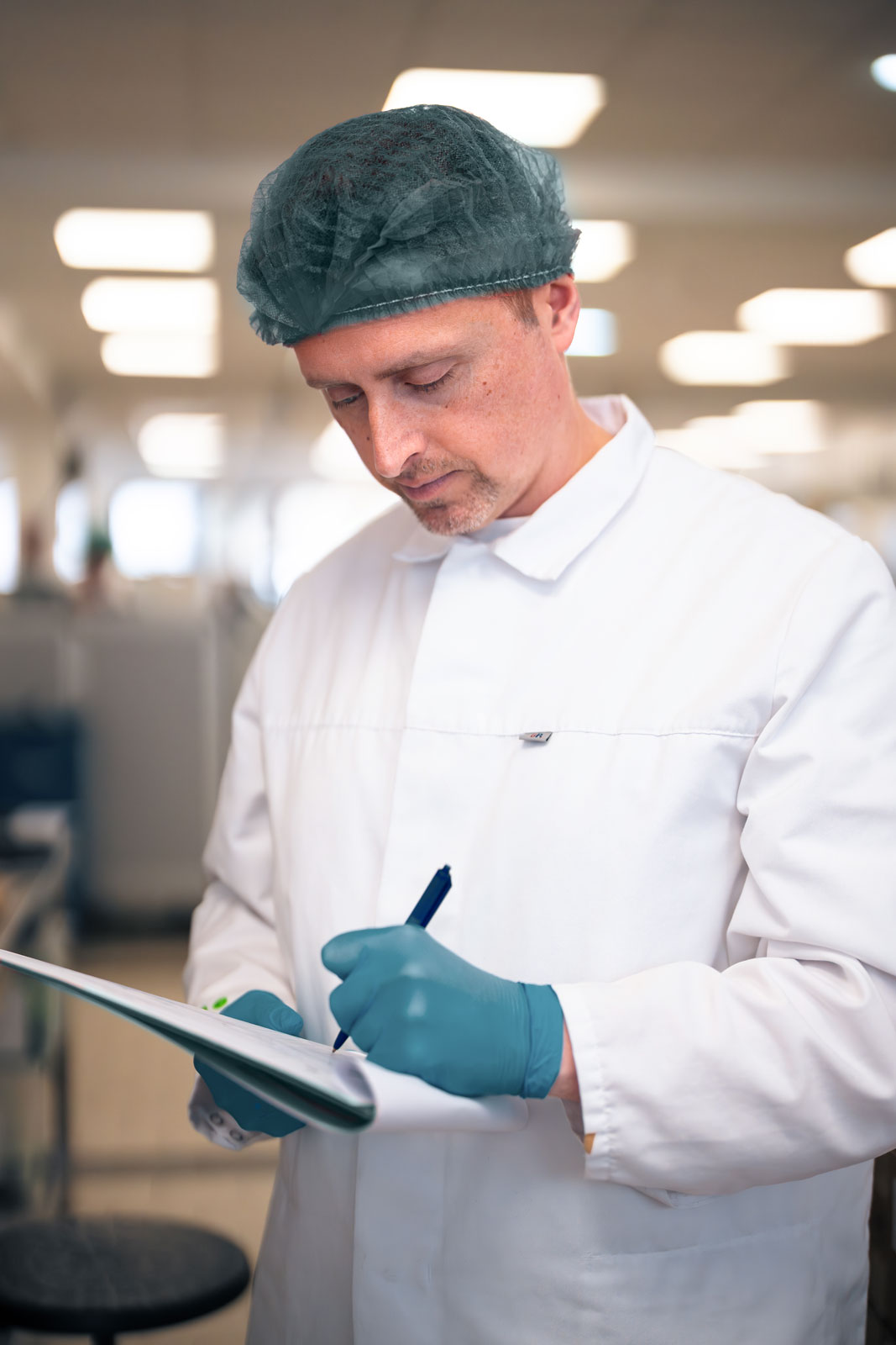 Qualitätskontrolle und Compliance in der Kosmetikproduktion